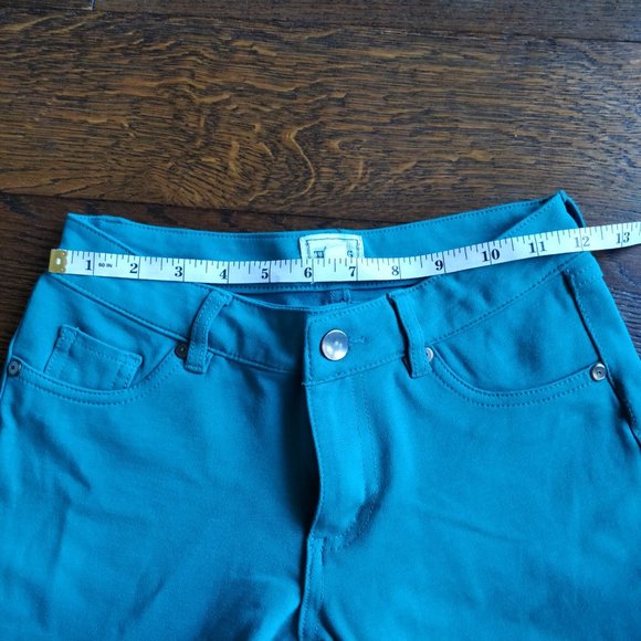 Green Skinny Pants with a lot of stretch, low rise. - Picture 7 of 11